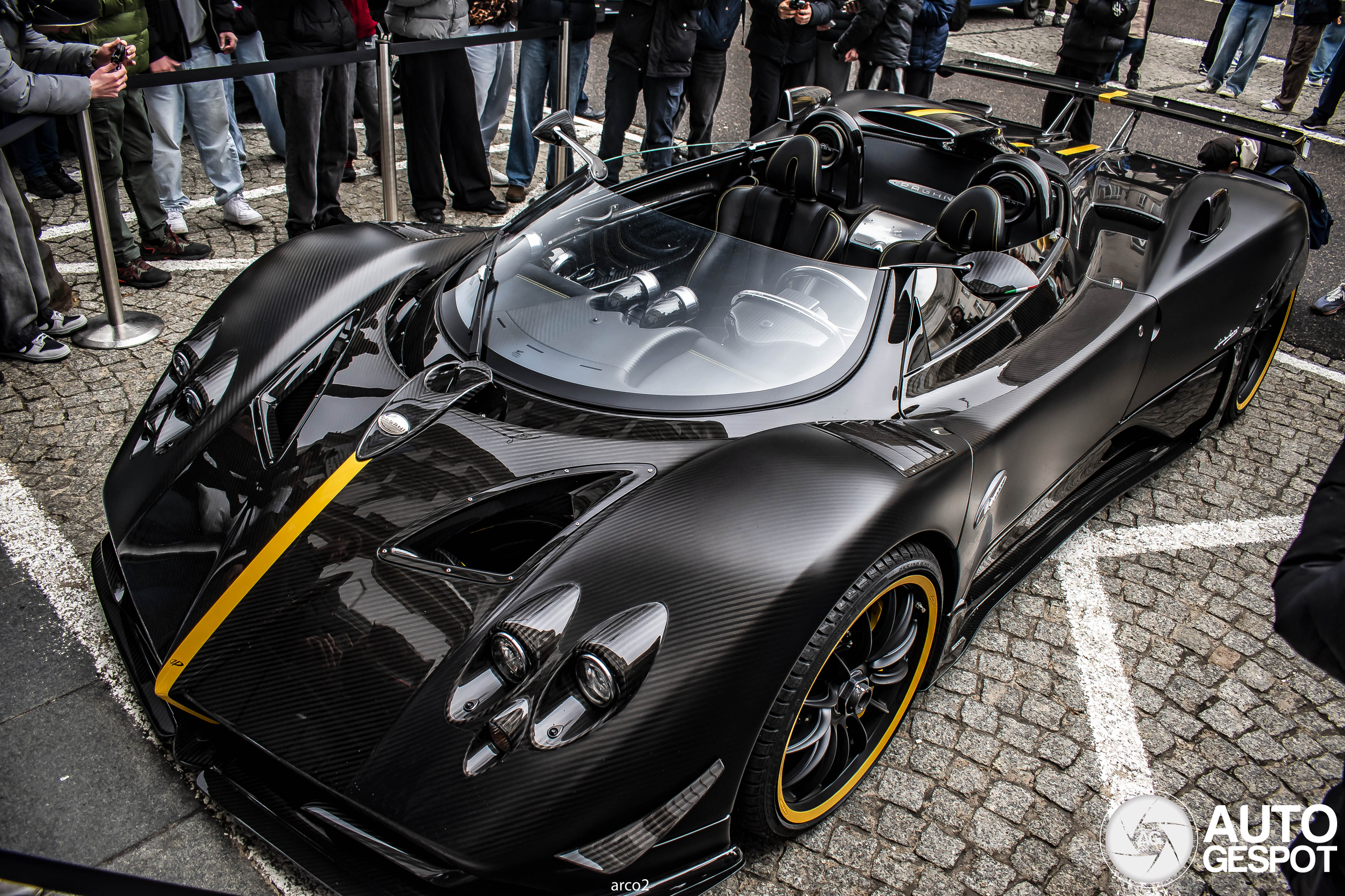 ปากานี ซอนด้า เอชพี บาร์เคตต้า: การลงทุนในความเหนือระดับและมรดกยานยนต์ที่ไร้กาลเวลา