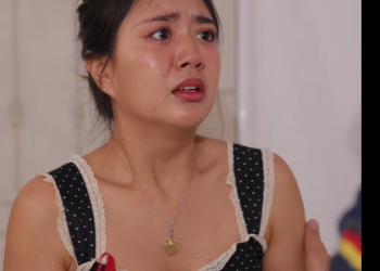 [ครบชุด] T1002141 หญ งคนน กำล งหน บางอย าง แต ทำไมพวกเขาสองคนถ งม สร อยคอเหม อนก